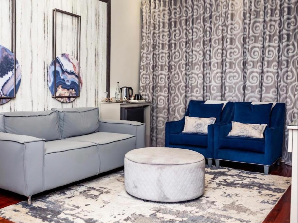 One O Eight Boutique Hotel Benoni Room photo